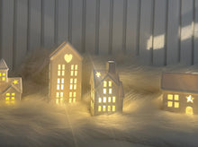Load image into Gallery viewer, LED White Townhouse 12cm