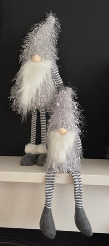 Grey Sitting Scruffy Gonk
