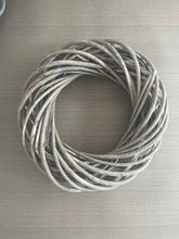 Load image into Gallery viewer, Natural woven wreath - 30cm